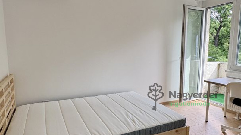 Debrecen, Nagyerdő, Lakás, tégla lakás  