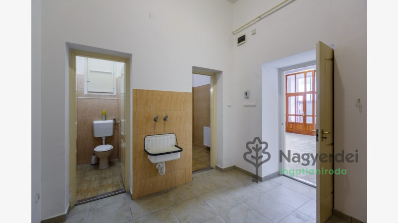 Debrecen, Belváros, Üzlethelyiség, nem üzletközpontban  