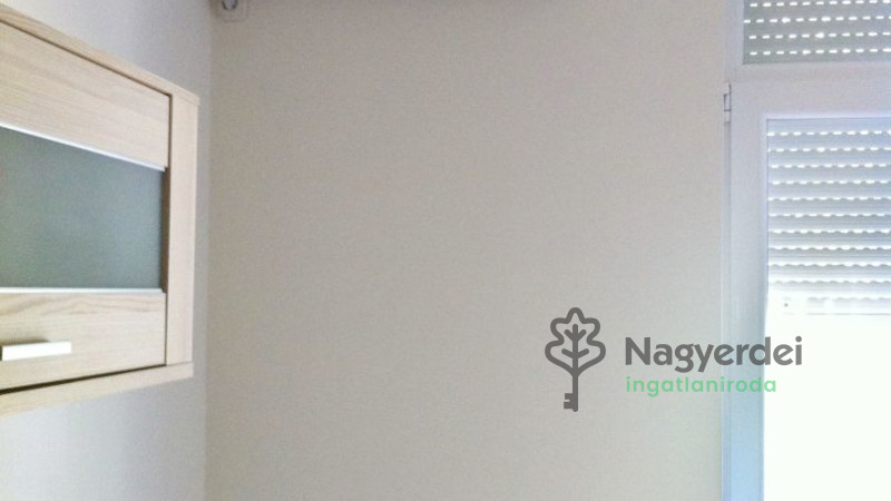 Debrecen, Nagyerdőalja, Lakás, tégla lakás  