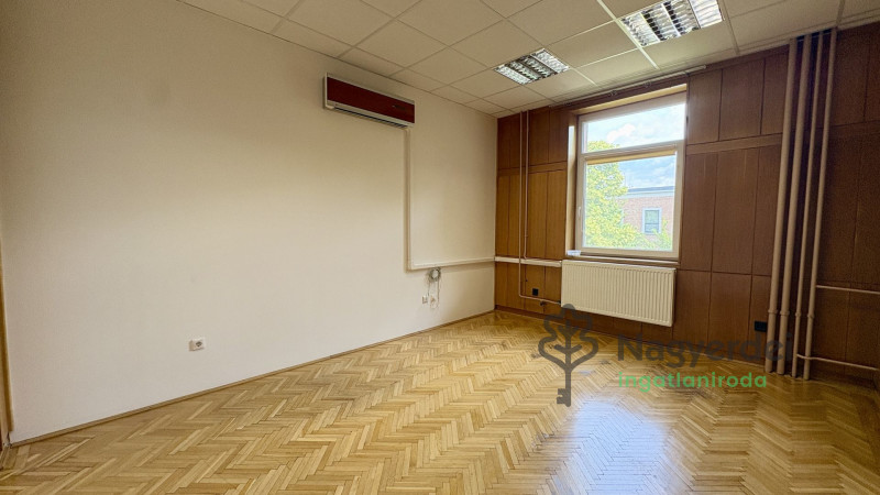 Debrecen, Júliatelep, Iroda, irodaházban  
