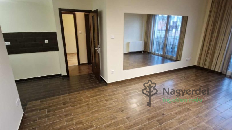 Debrecen, Péterfia, Lakás, tégla lakás  