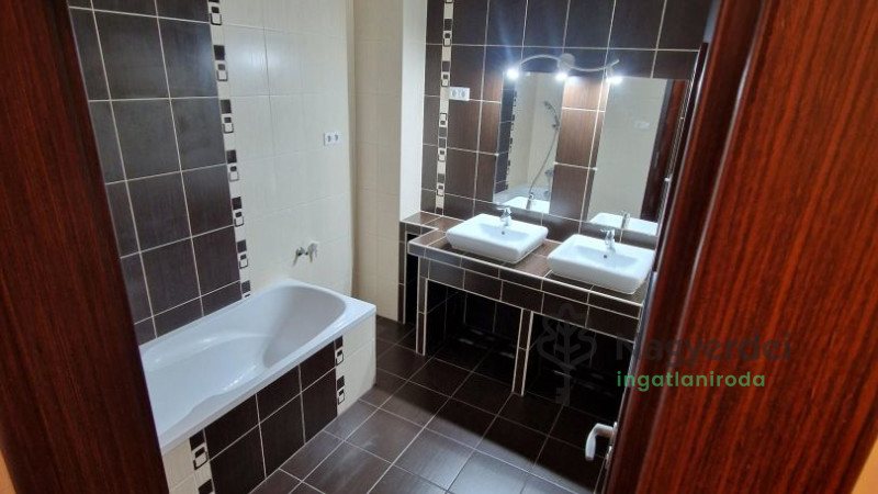 Debrecen, Péterfia, Lakás, tégla lakás  