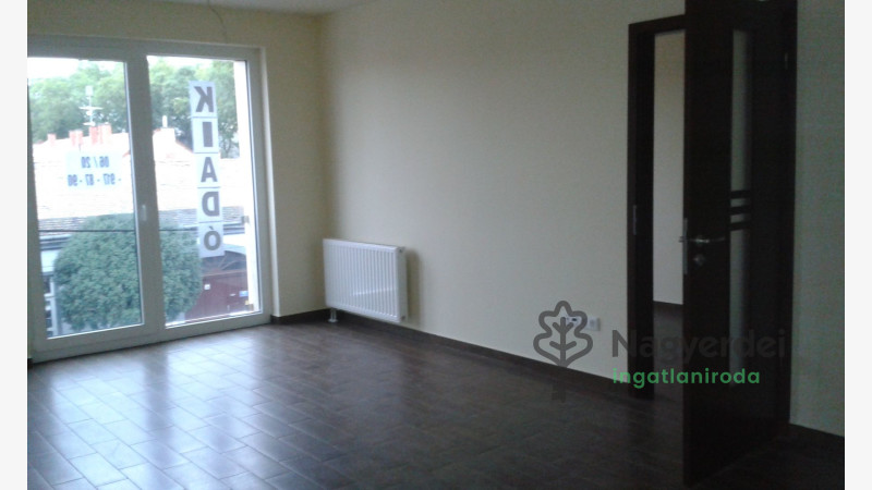Debrecen, Péterfia, Lakás, tégla lakás  