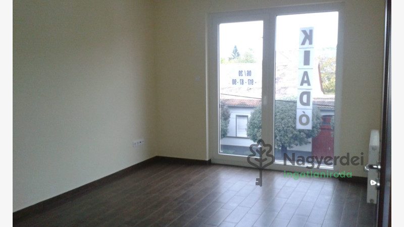 Debrecen, Péterfia, Lakás, tégla lakás  