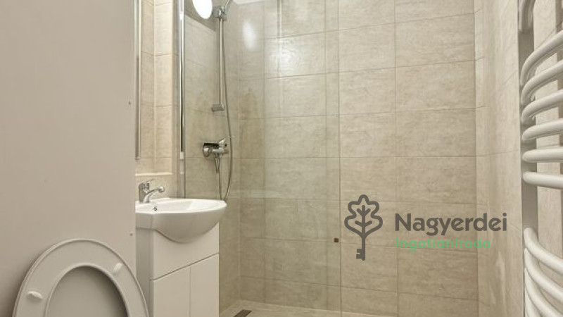 Debrecen, Urrétje, Lakás, tégla lakás  