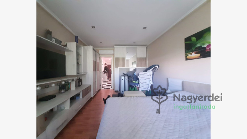 Debrecen, Kertváros, Lakás, tégla lakás  