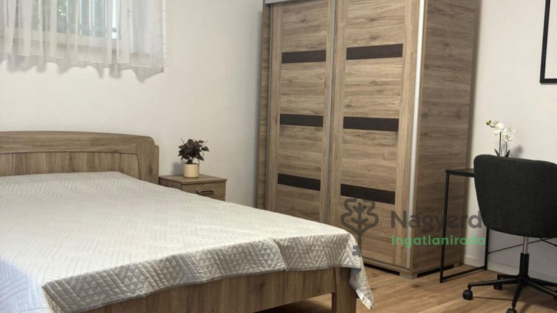 Debrecen, Nagyerdőalja, Lakás, tégla lakás  