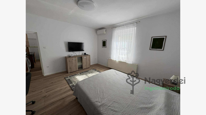 Debrecen, Nagyerdőalja, Lakás, tégla lakás  