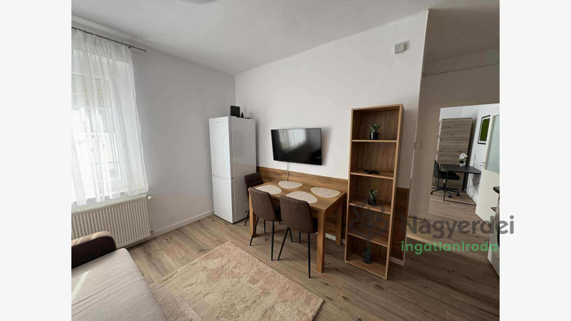 Debrecen, Nagyerdőalja, Lakás, tégla lakás  