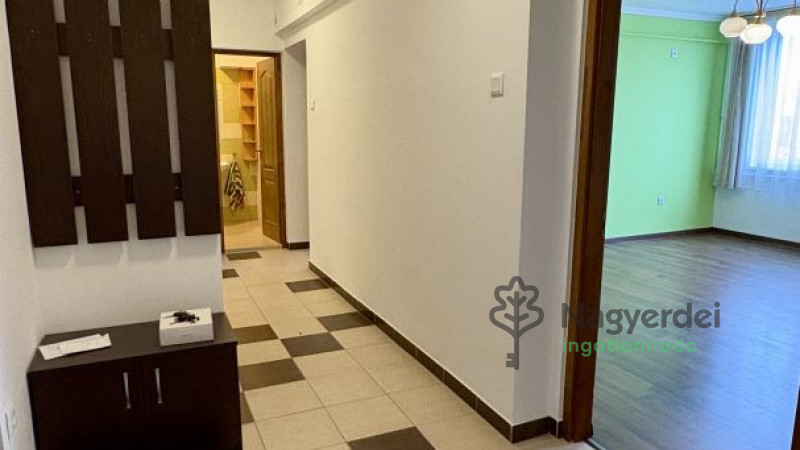 Debrecen, Nagyerdőalja, Lakás, tégla lakás  