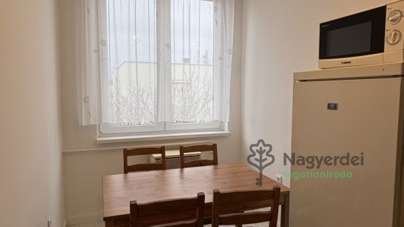 Debrecen, Nagyerdőalja, Lakás, tégla lakás  