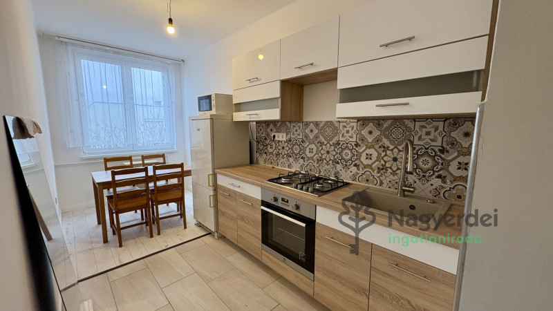 Debrecen, Nagyerdőalja, Lakás, tégla lakás  