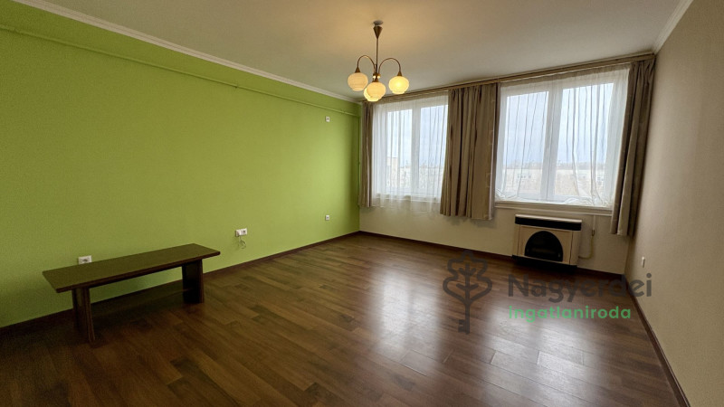 Debrecen, Nagyerdőalja, Lakás, tégla lakás  