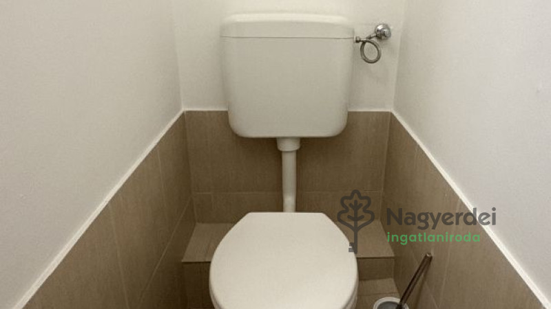 Debrecen, Nagyerdőalja, Lakás, tégla lakás  