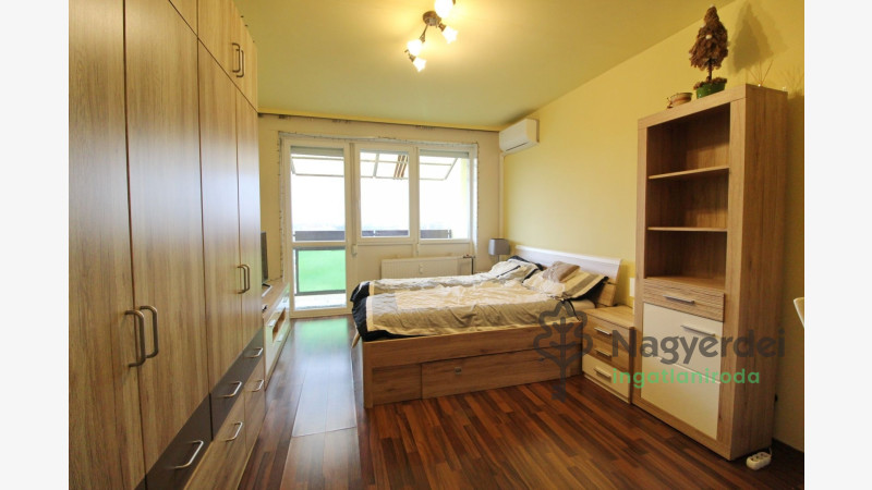 Debrecen, Sestakert, Lakás, panel lakás  