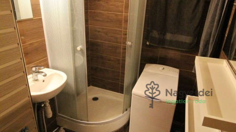 Debrecen, Sestakert, Lakás, panel lakás  