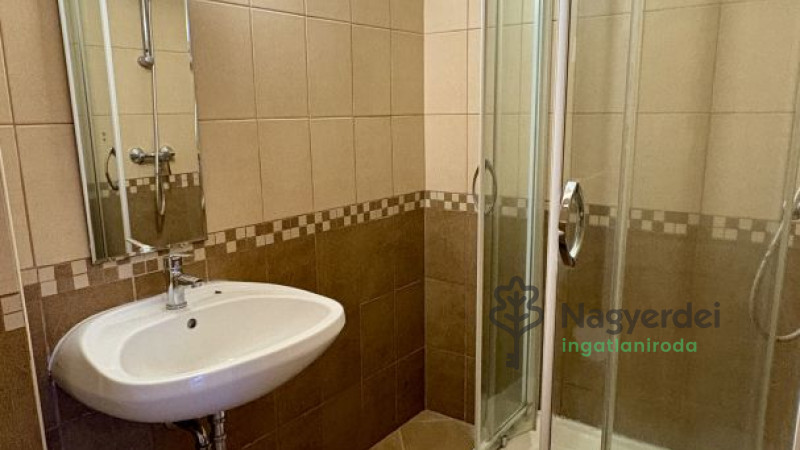 Debrecen, Sestakert, Lakás, tégla lakás  