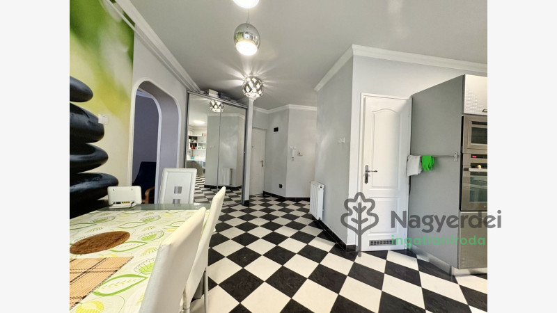 Debrecen, Újkert, Lakás, tégla lakás  