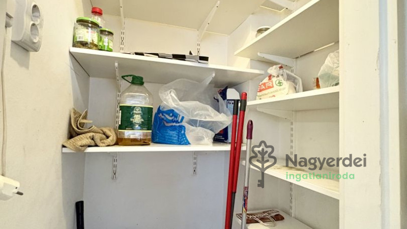 Debrecen, Újkert, Lakás, tégla lakás  