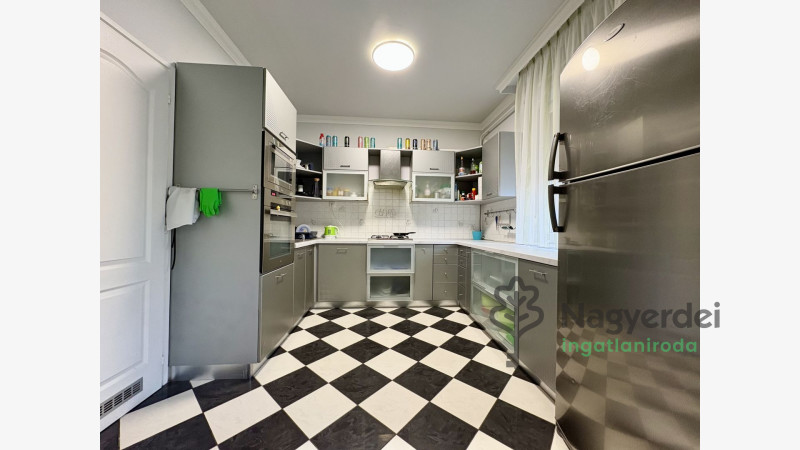 Debrecen, Újkert, Lakás, tégla lakás  