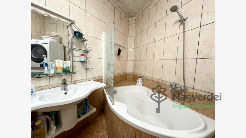 Debrecen, Újkert, Lakás, tégla lakás  