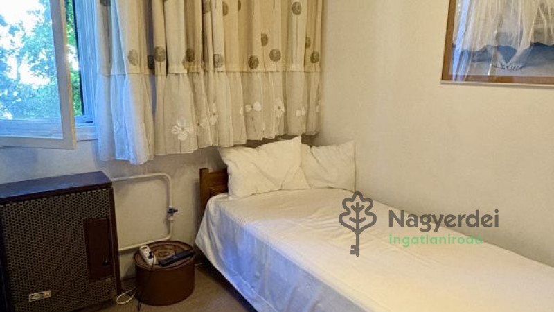 Debrecen, Nagyerdő, Lakás, tégla lakás  