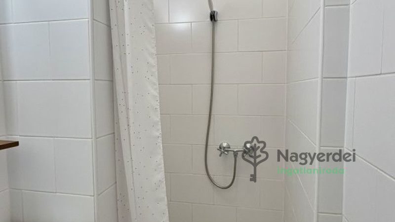 Debrecen, Burgundia, Lakás, tégla lakás  