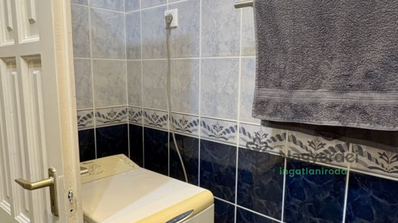 Debrecen, Postakert, Lakás, tégla lakás  
