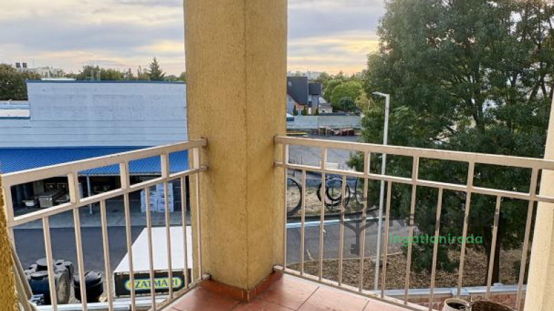 Debrecen, Postakert, Lakás, tégla lakás  