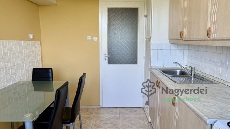 Debrecen, Nagyerdő, Lakás, tégla lakás  