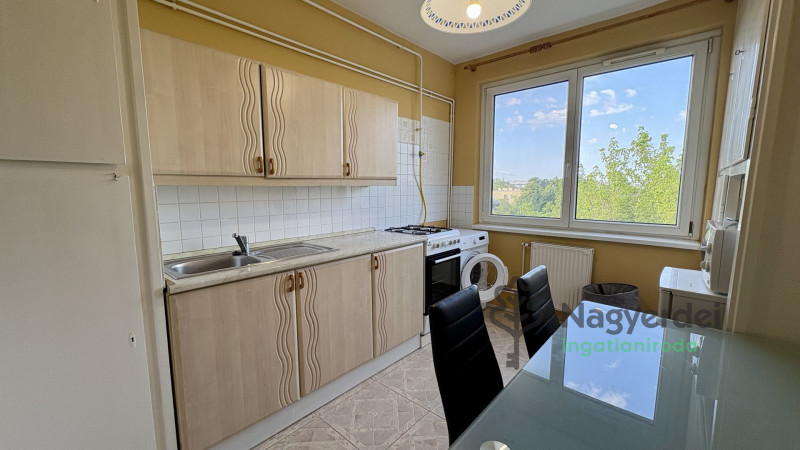 Debrecen, Nagyerdő, Lakás, tégla lakás  