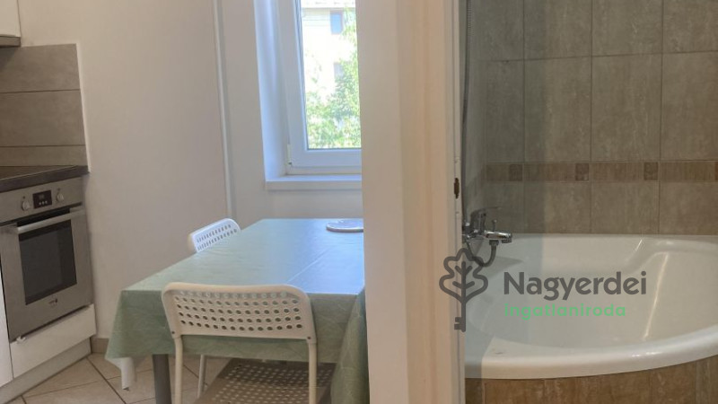 Debrecen, Egyetemváros, Lakás, tégla lakás  