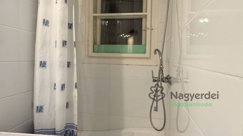 Debrecen, Belváros, Lakás, tégla lakás  