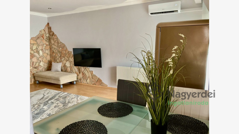 Debrecen, Belváros, Lakás, tégla lakás  