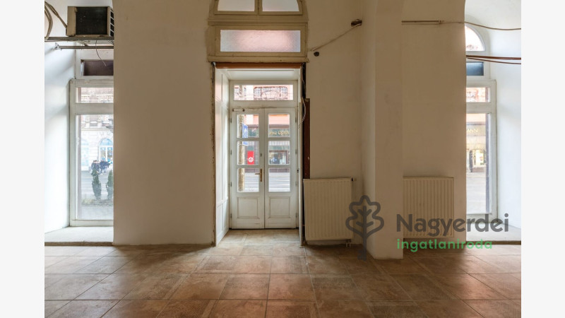 Debrecen, Belváros, Üzlethelyiség, nem üzletközpontban  