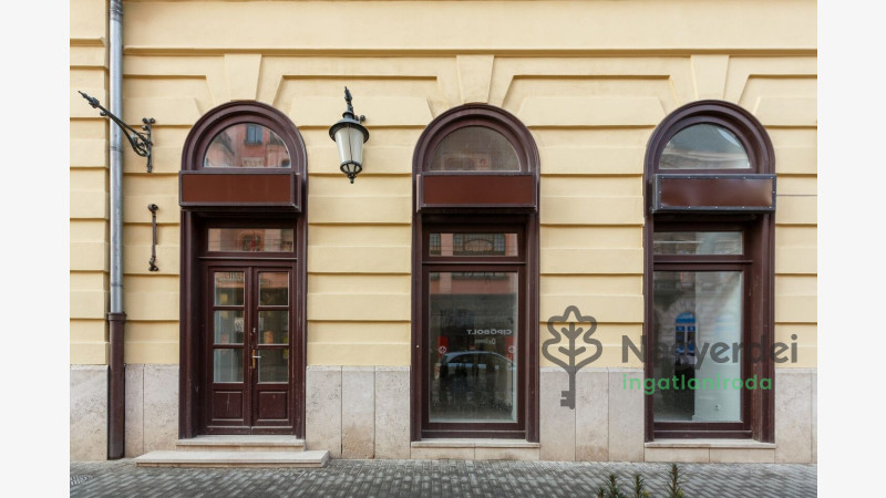 Debrecen, Belváros, Üzlethelyiség, nem üzletközpontban  