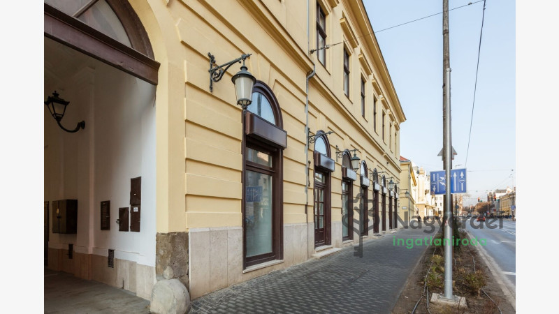 Debrecen, Belváros, Üzlethelyiség, nem üzletközpontban  
