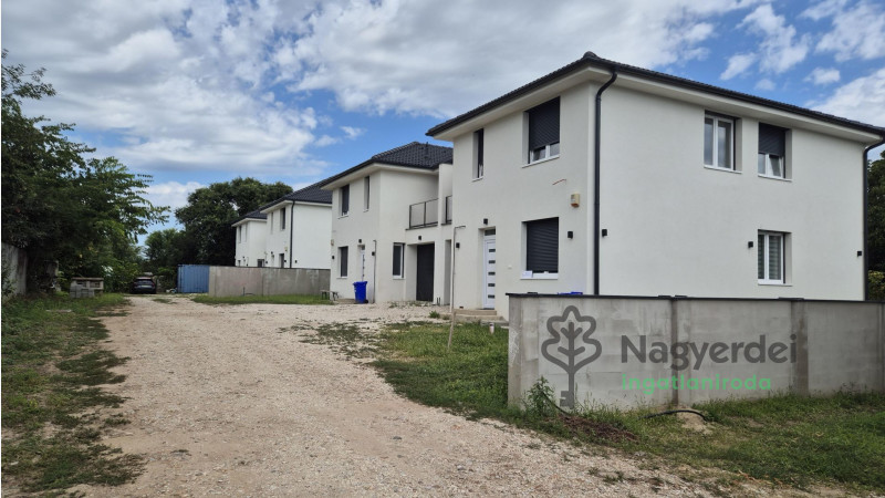 Debrecen, Hatvan utcai kert, Ház, ikerház  