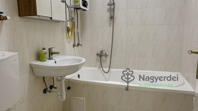 Debrecen, Libakert, Lakás, tégla lakás  