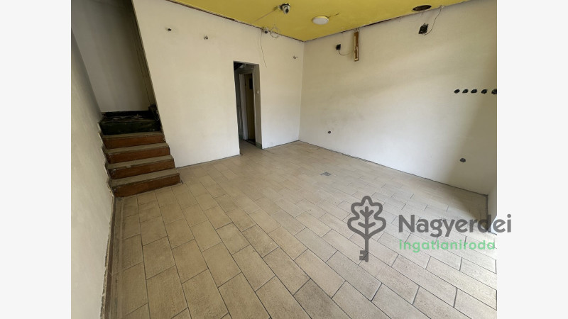 Debrecen, Belváros, Üzlethelyiség, nem üzletközpontban  
