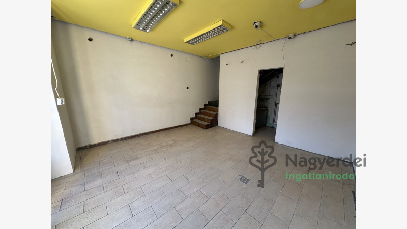 Debrecen, Belváros, Üzlethelyiség, nem üzletközpontban  