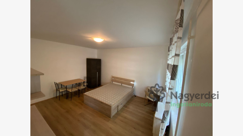 Debrecen, Péterfia, Lakás, tégla lakás  