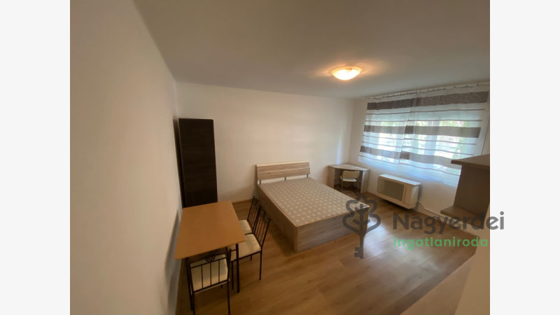 Debrecen, Péterfia, Lakás, tégla lakás  