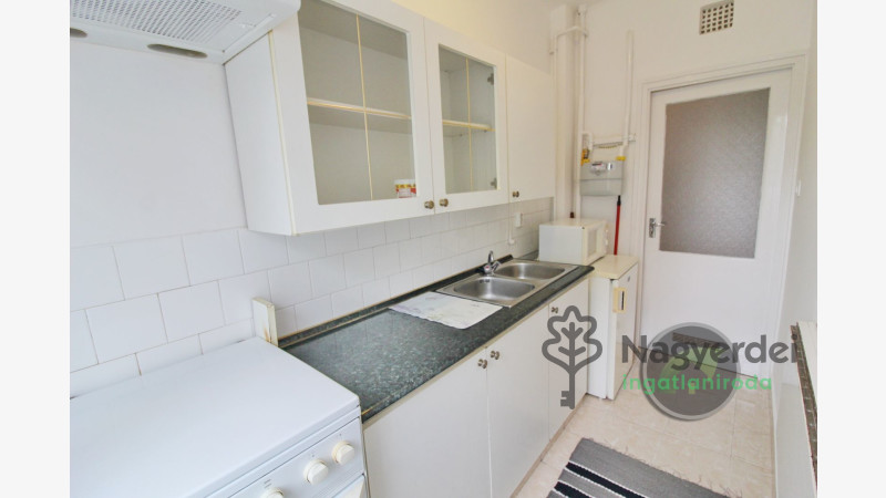 Debrecen, Belváros, Lakás, csúsztatott zsalus  