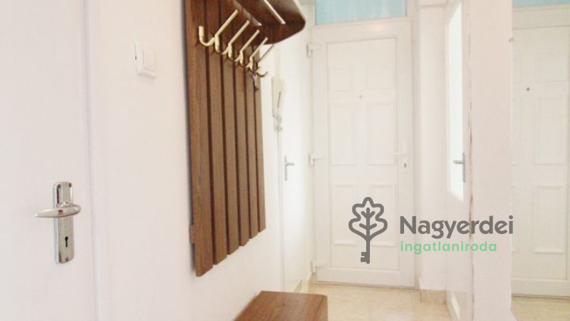 Debrecen, Belváros, Lakás, csúsztatott zsalus  