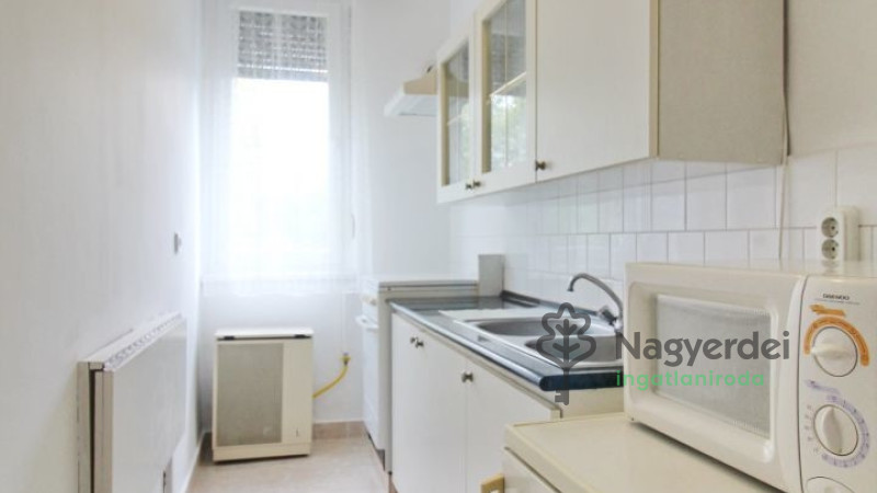 Debrecen, Belváros, Lakás, csúsztatott zsalus  