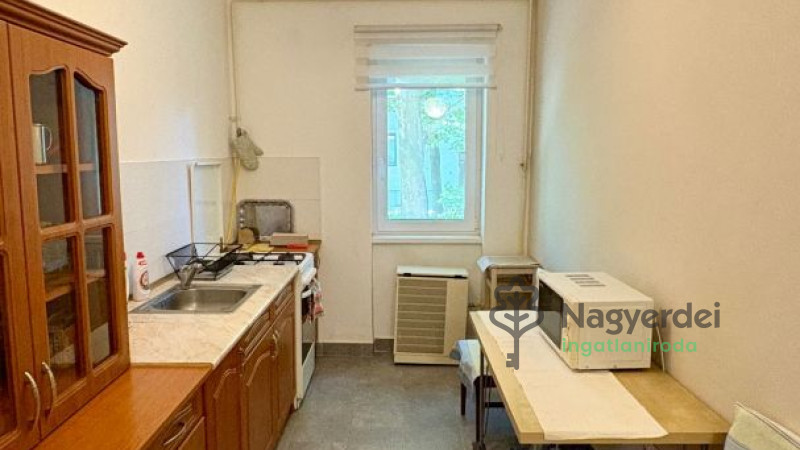 Debrecen, Nagyerdő, Lakás, tégla lakás  