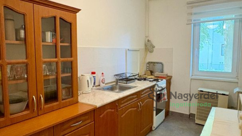 Debrecen, Nagyerdő, Lakás, tégla lakás  