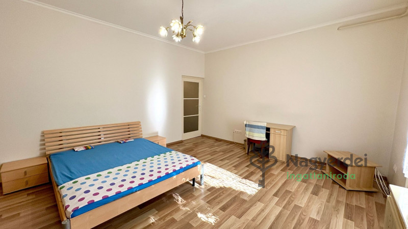 Debrecen, Nagyerdő, Lakás, tégla lakás  