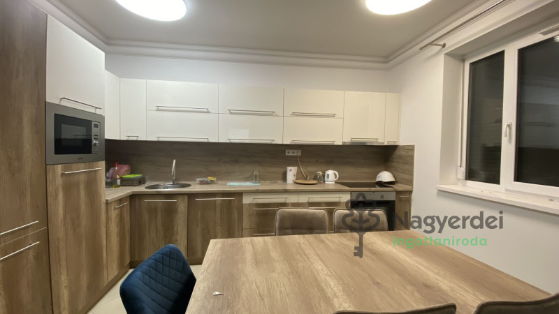 Debrecen, Homokkert, Lakás, tégla lakás  